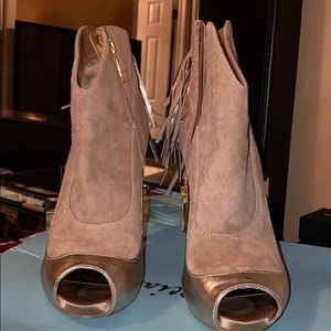 Sold!!! Not for sale Gold open toe gold fringe ankle boot 6